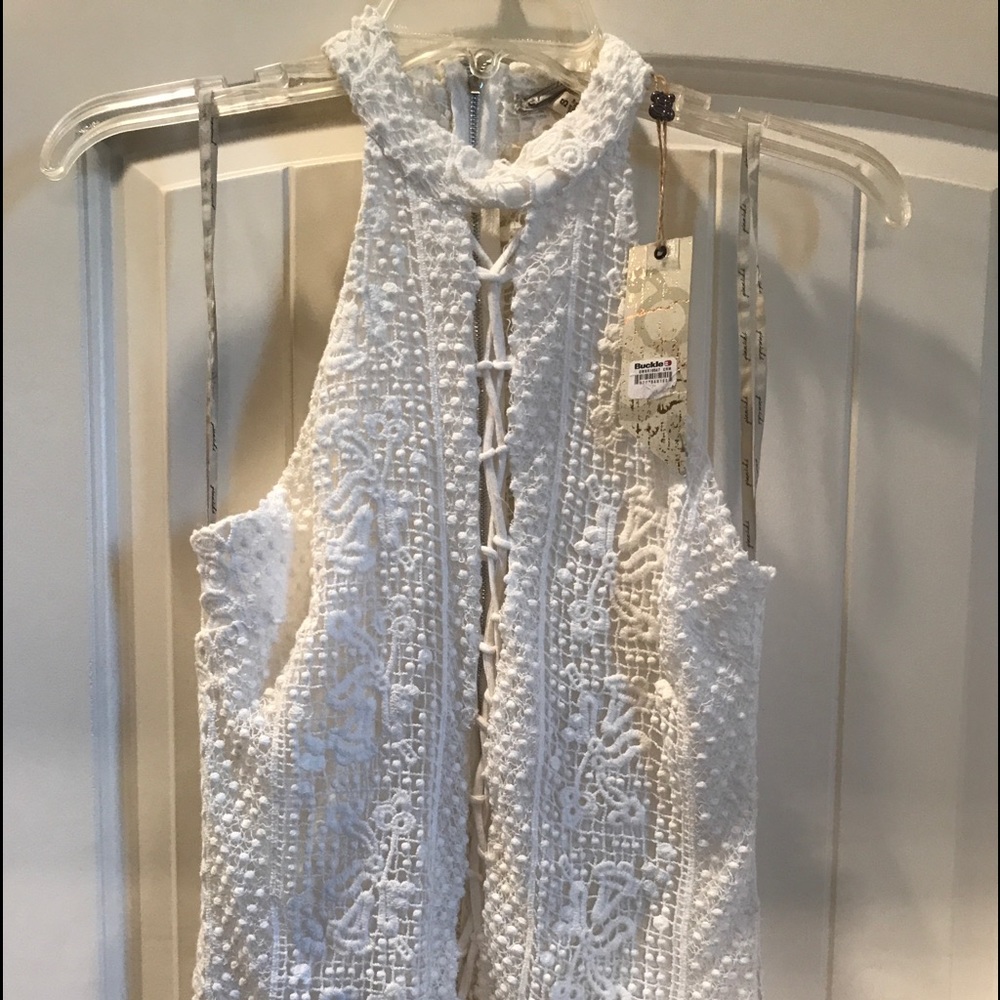 **BRAND NEW** Beautiful Gimmicks top